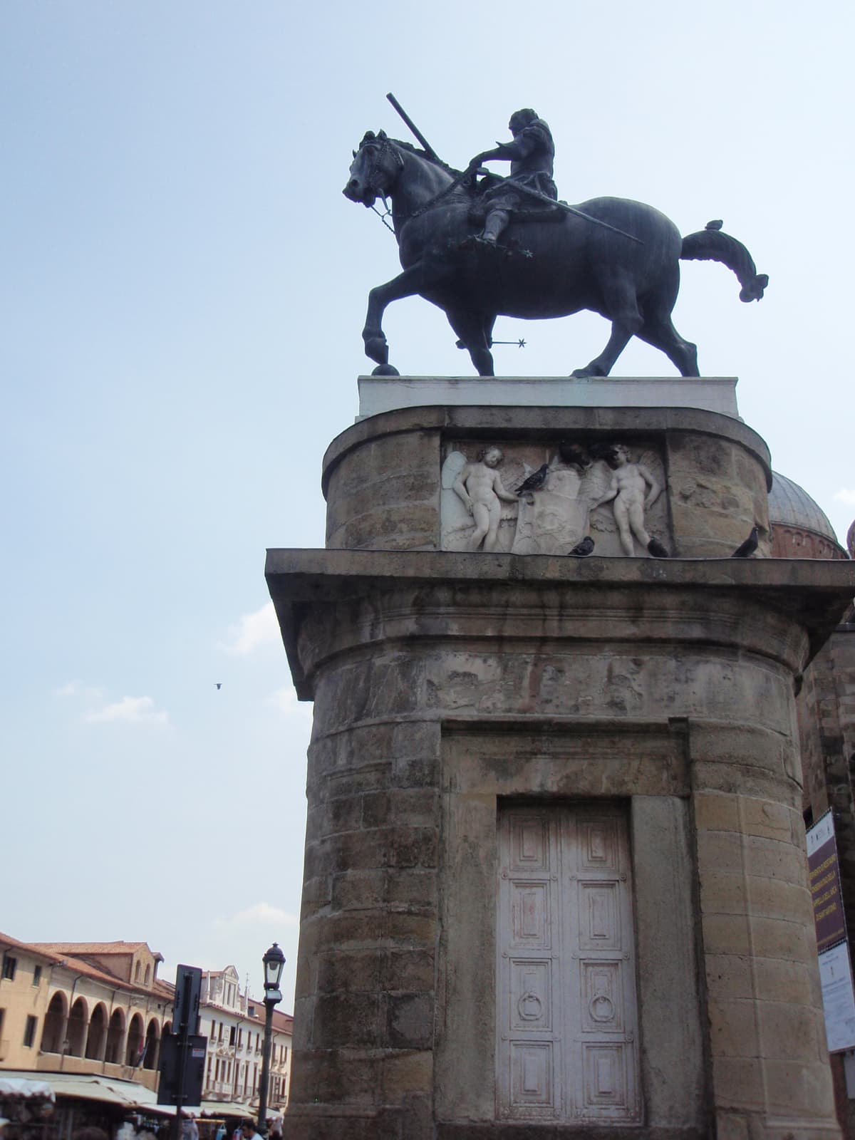 Monumento equestre Gattamelata de Donatello, 1453, Piazza del Santo, Pádua, primeiro monumento equestre em bronze desde a Antiguidade