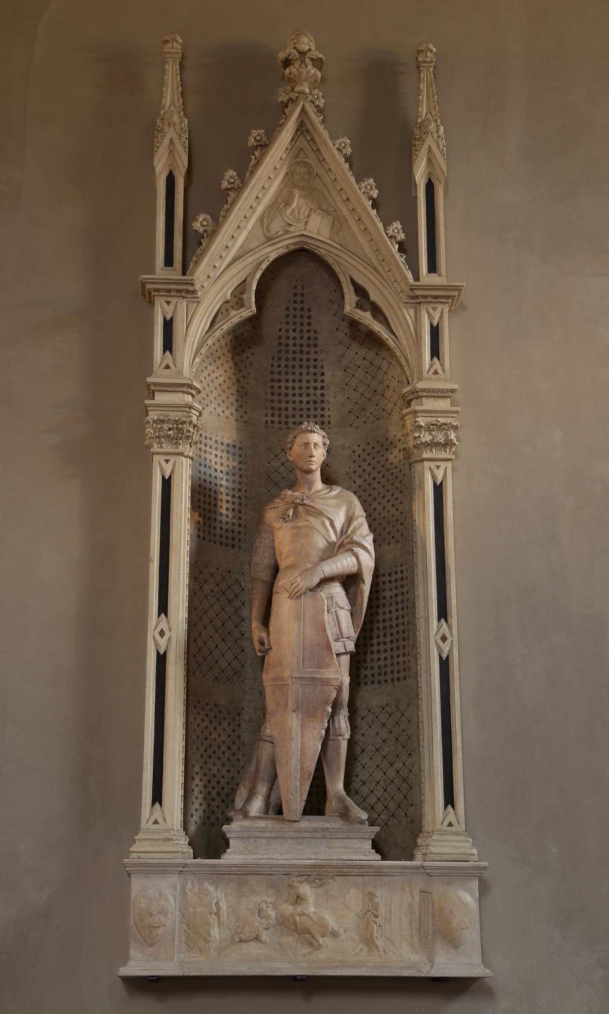 São Jorge de Donatello, escultura em mármore, 1415-1417, Museu Nacional do Bargello, Florença