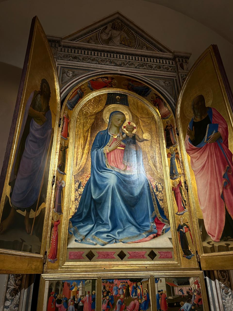 Retábulo de Fra Angelico com Madonna e douração em folha de ouro