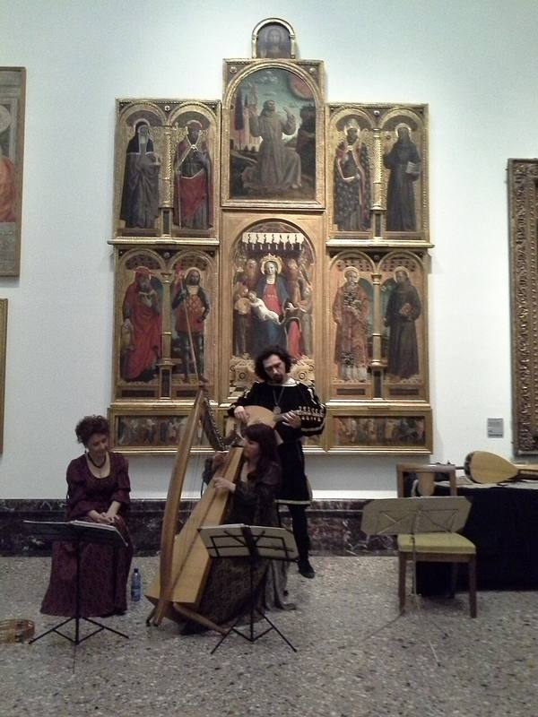 Il gruppo di musica antica e celtica Sagegreen si esibisce nella Sala 15 della P